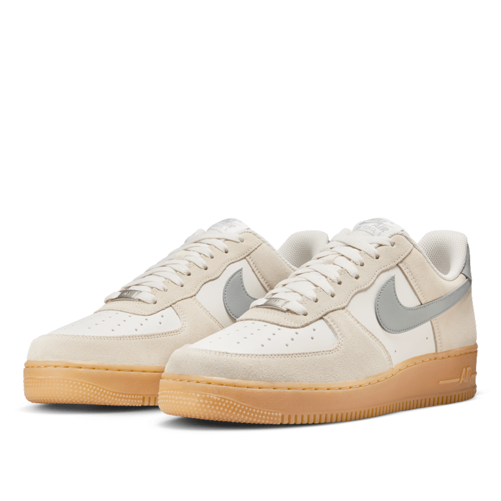 Nike Men's Air Force 1 '07 LV8 Shoes