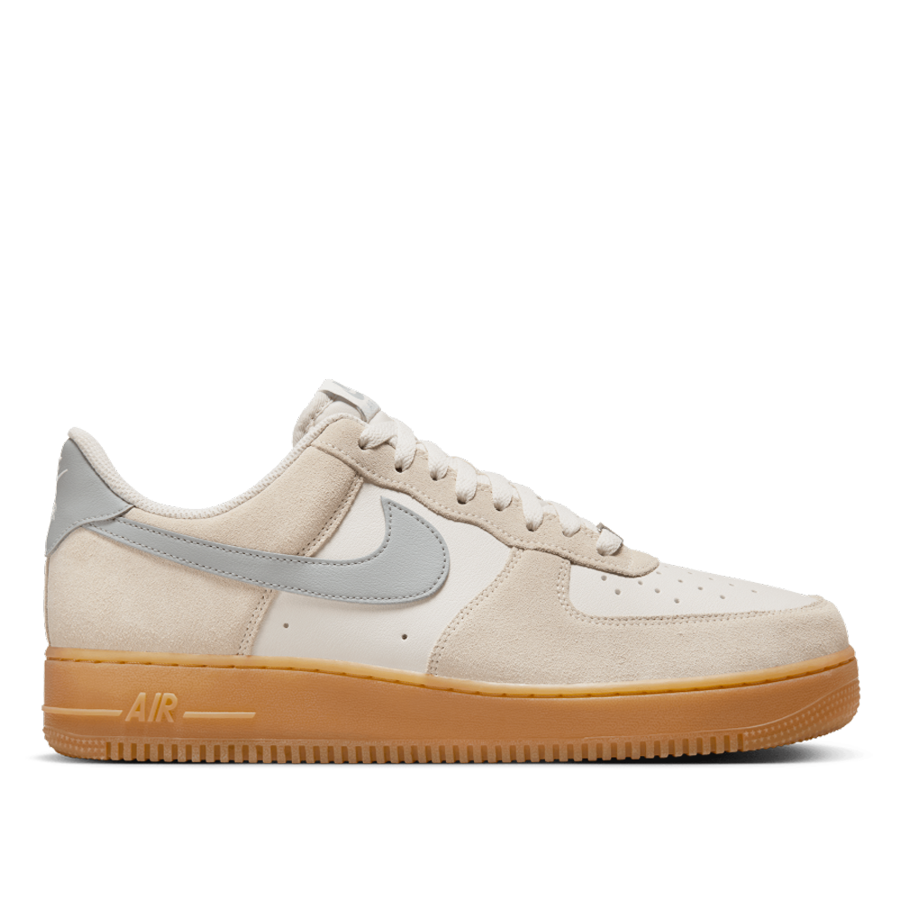 Nike Men's Air Force 1 '07 LV8 Shoes